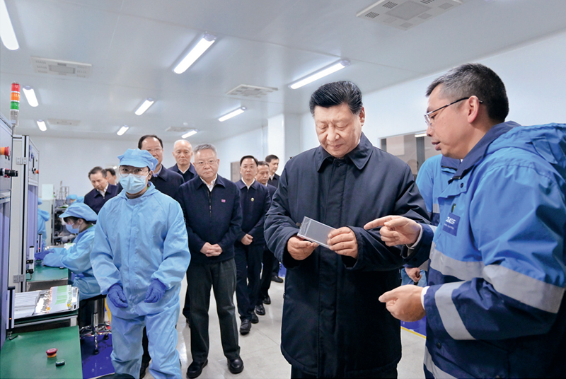 2024年3月18日至21日，中共中央总书记、国家主席、中央军委主席习近平在湖南考察。这是18日下午，习近平在中德合资企业巴斯夫杉杉电池材料有限公司考察。 新华社记者 谢环驰/摄